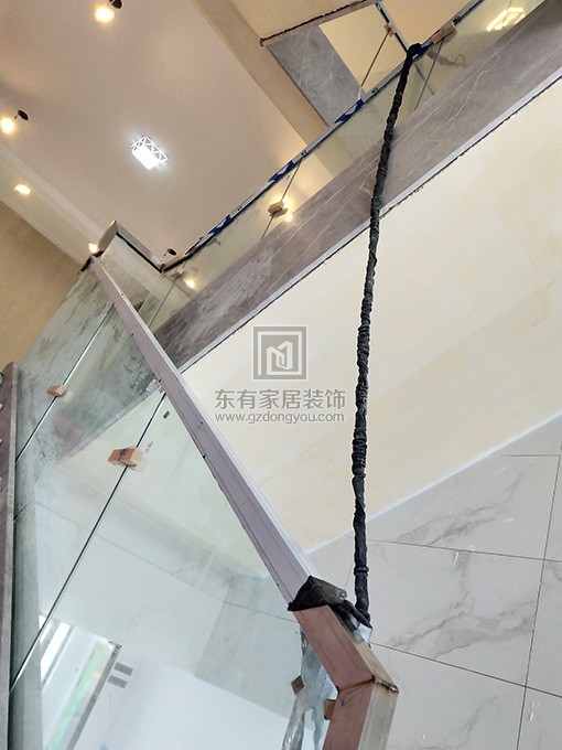 金沙洲江悅灣陳先生玻璃樓梯扶手 FS-041