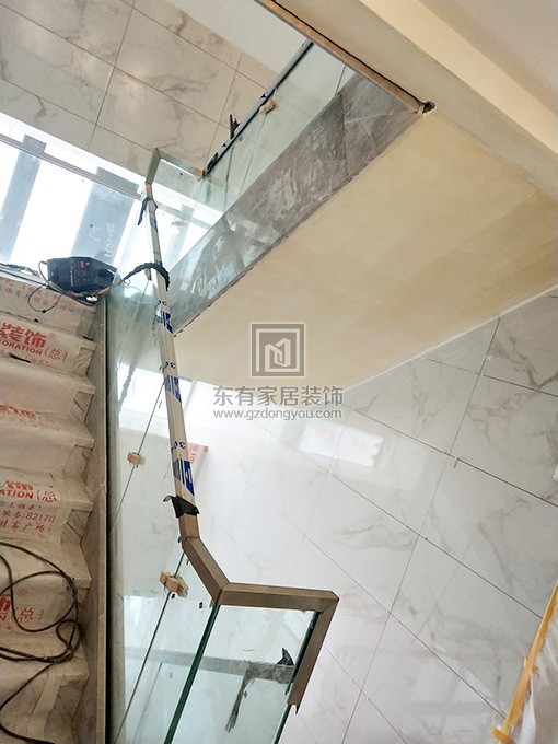 金沙洲江悅灣陳先生玻璃樓梯扶手 FS-041