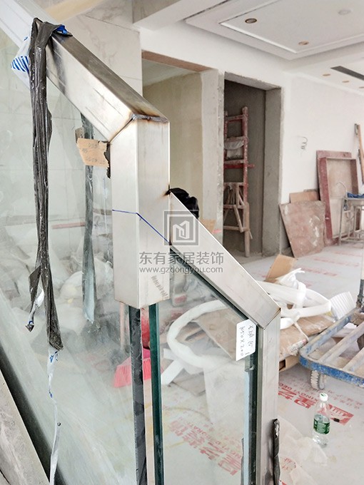 金沙洲江悅灣陳先生玻璃樓梯扶手 FS-041