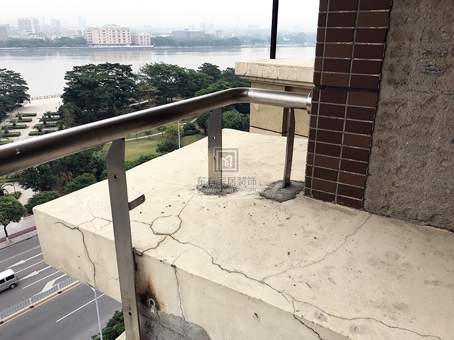 金沙洲江悅灣陳先生陽臺玻璃欄桿 LG-053