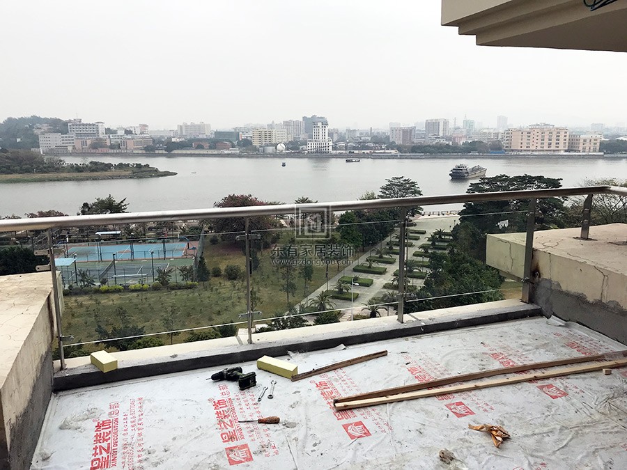 金沙洲江悅灣陳先生陽臺玻璃欄桿 LG-053