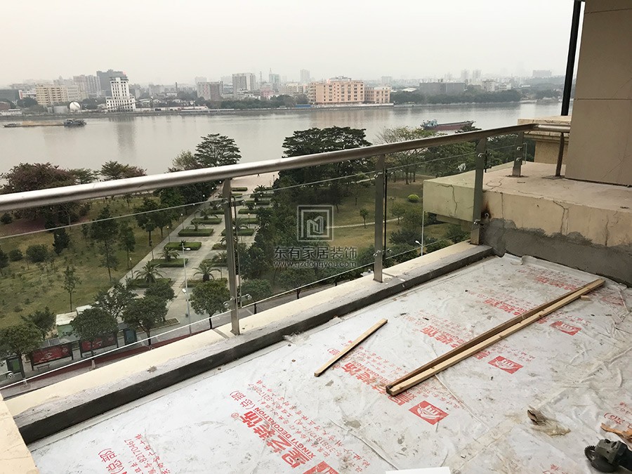 金沙洲江悅灣陳先生陽臺玻璃欄桿 LG-053