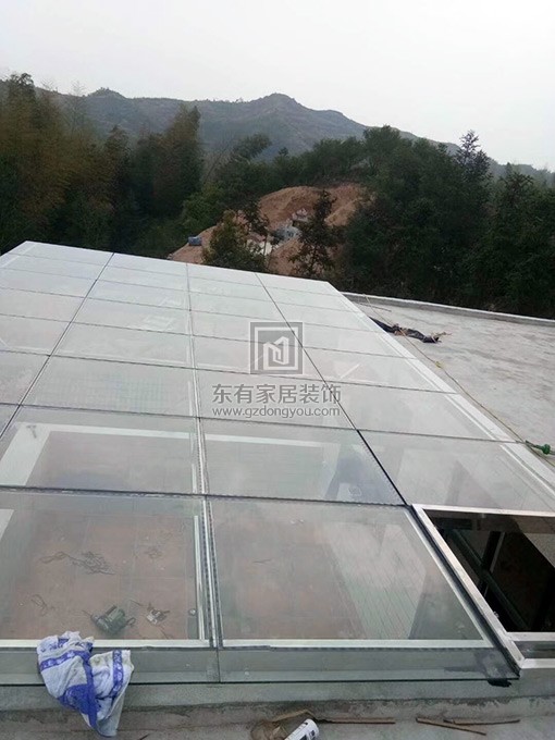 億泉尚園黃先生玻璃雨棚 YP-022
