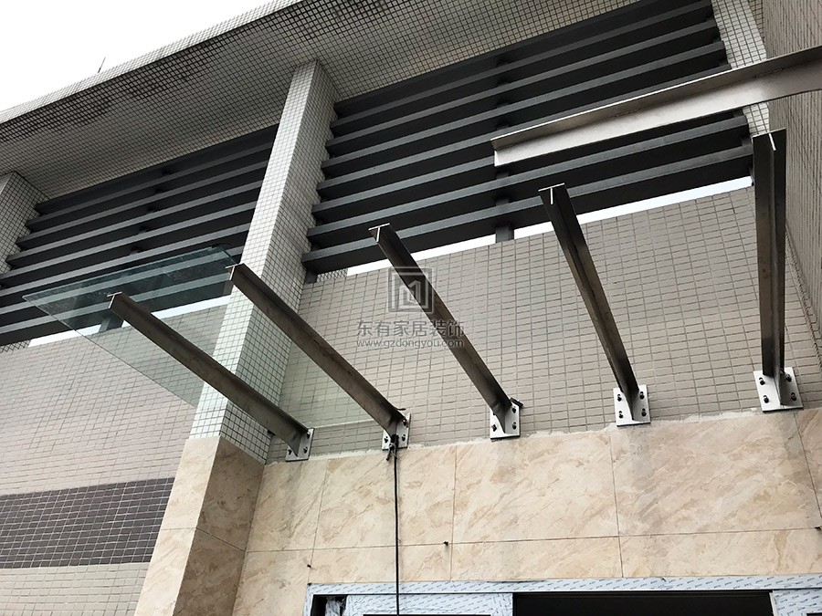 億泉尚園黃先生玻璃雨棚 YP-022