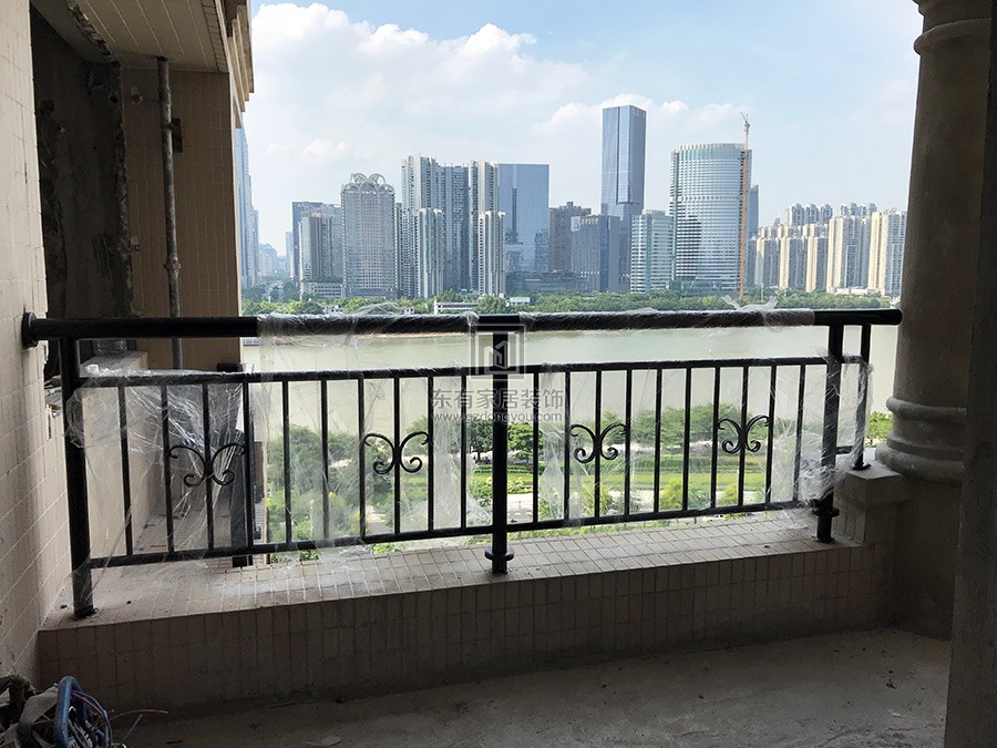 珠江帝景黃先生陽臺欄桿 LG-056