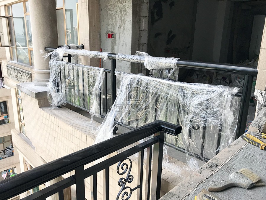 珠江帝景黃先生陽臺欄桿 LG-056