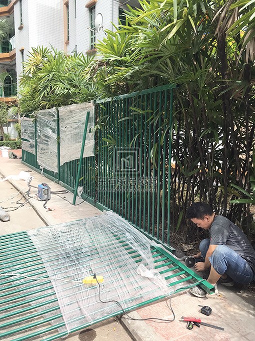 白云堡豪園李先生烤漆圍欄 LG-071