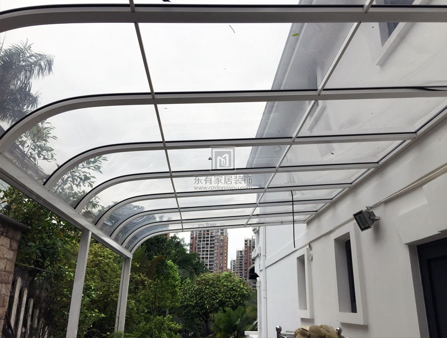 鳳凰城別墅陽臺雨棚（耐力板） YP-006