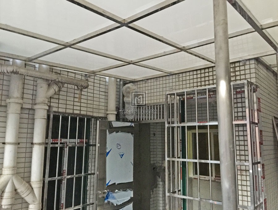 廣利路乳白耐力板雨棚 YP-007