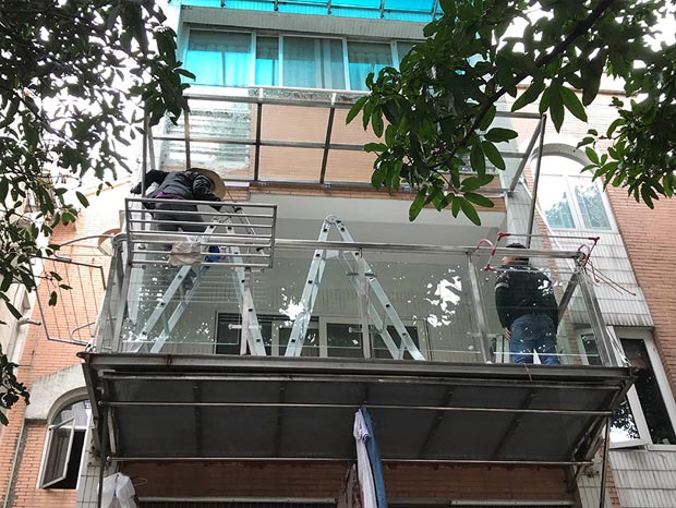 云影花園加裝鋼結構陽臺、玻璃雨棚 LG-039