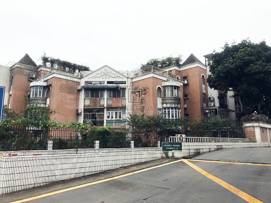 云影花園加裝鋼結(jié)構(gòu)陽臺(tái)、陽臺(tái)欄桿、玻璃雨棚 LG-039