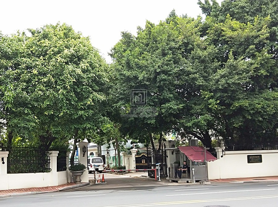 新世界花園不銹鋼噴漆大門  DM-005