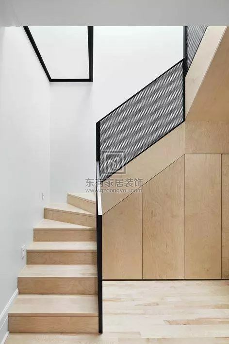 樓梯的下方空間