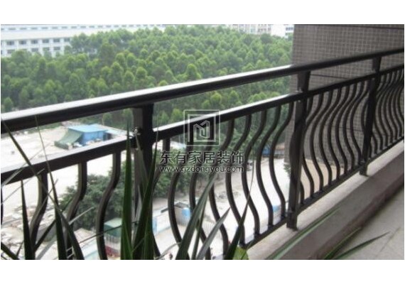 陽(yáng)臺(tái)護(hù)欄怎么裝修比較好？
