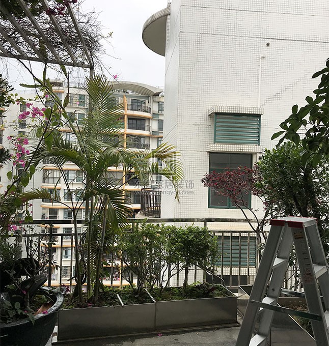 云峰社區(qū)不銹鋼陽(yáng)臺(tái)護(hù)欄、雨棚 LG-088