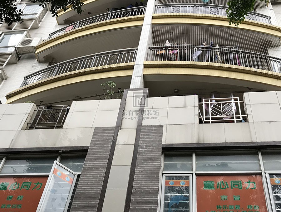云峰社區(qū)鐵藝陽臺(tái)欄桿 LG-089