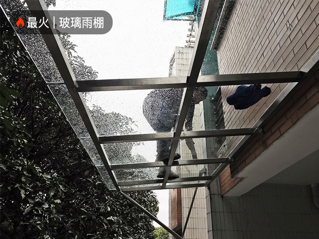 云影花園加裝鋼結(jié)構(gòu)陽臺、玻璃雨棚 LG-039