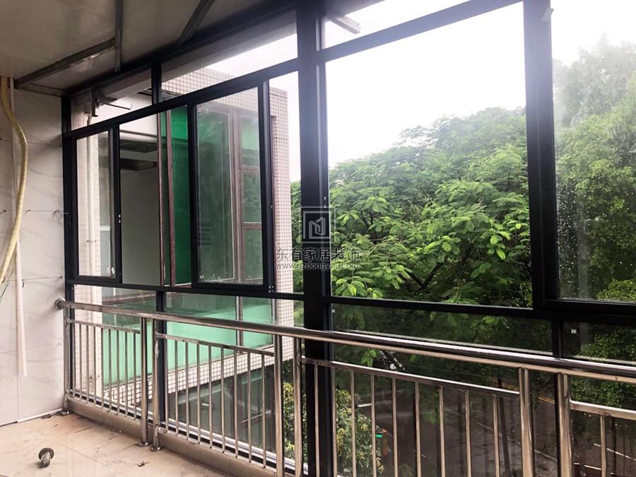 河北建設集團大樓鋁窗封陽臺和窗前護欄 MC-200
