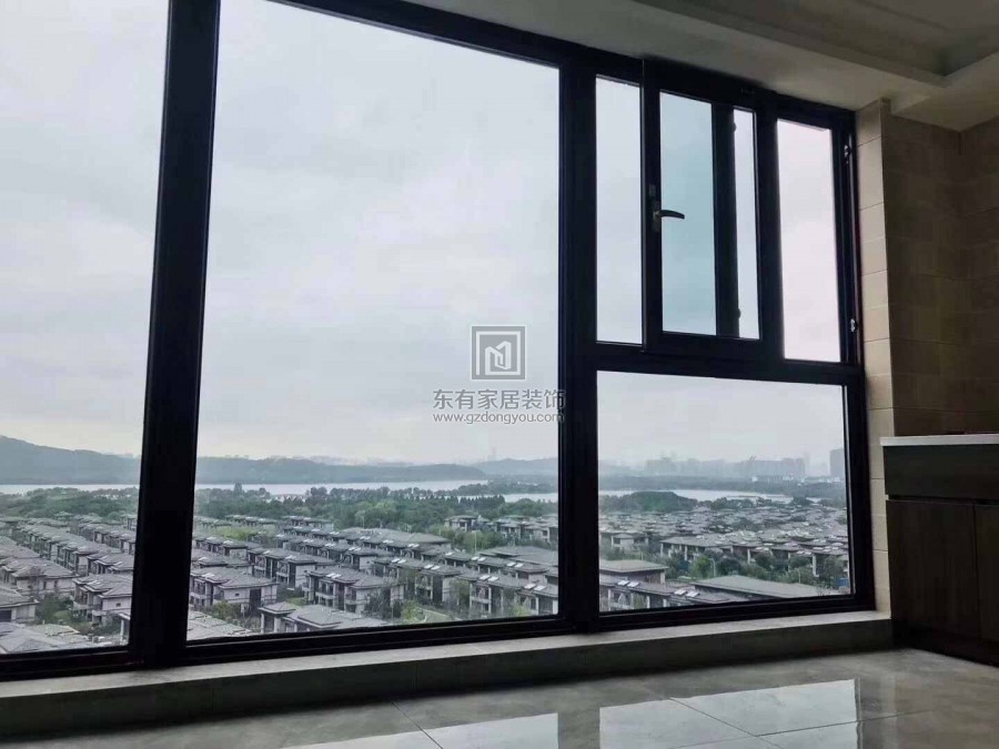 重型斷橋雙色平開窗（內(nèi)白，外木）