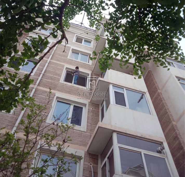 重型斷橋雙色平開窗（內(nèi)白，外木）