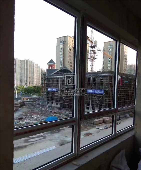 重型斷橋雙色平開窗（內(nèi)白，外木）