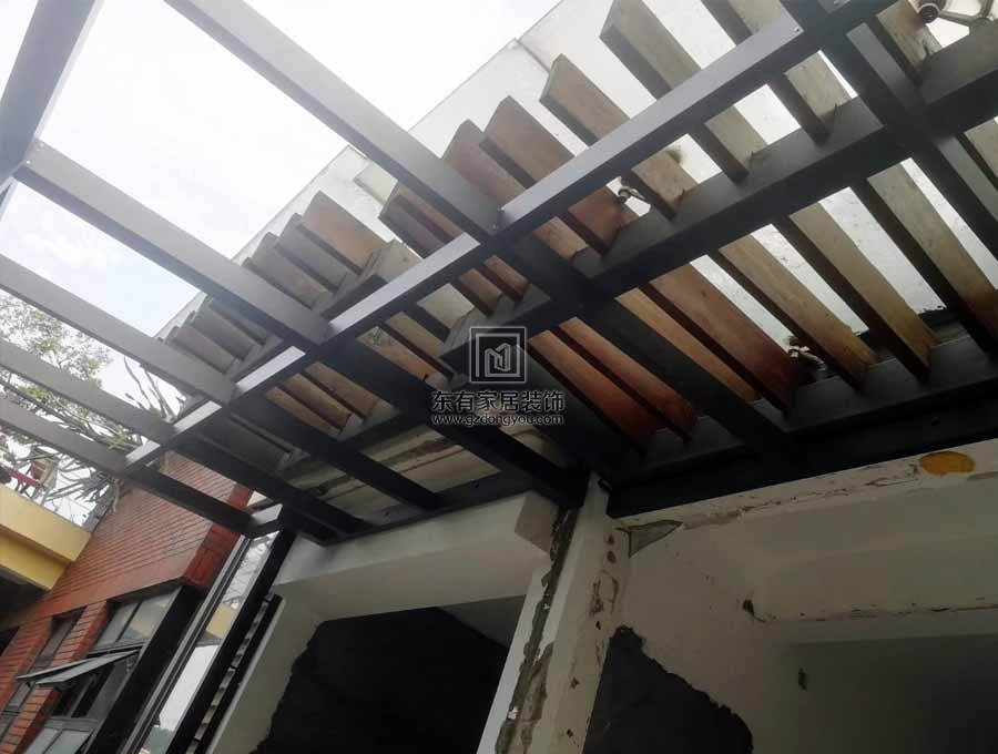 廣州花都別墅全屋鋁合金重型玻璃雨棚，鋁合金窗安裝實拍