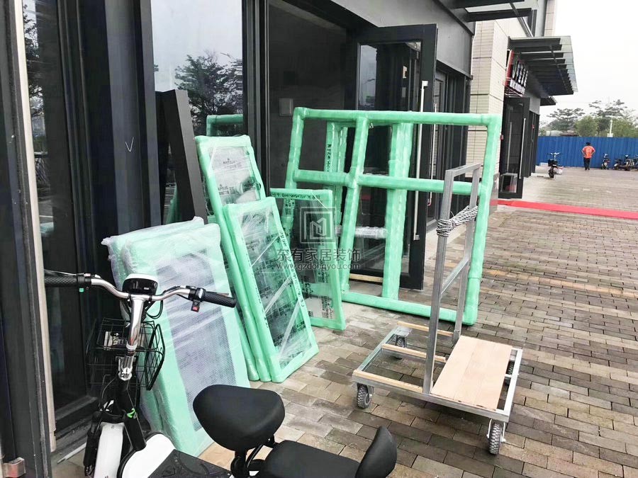 鳳凰城別墅108窗紗一體斷橋門窗
