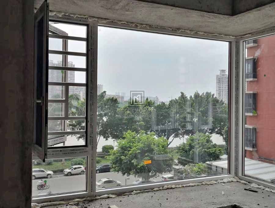 富力廣場北區雙色斷橋窗紗一體平開窗