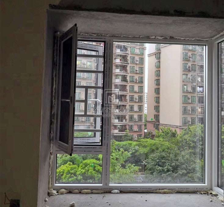 富力廣場北區雙色斷橋窗紗一體平開窗