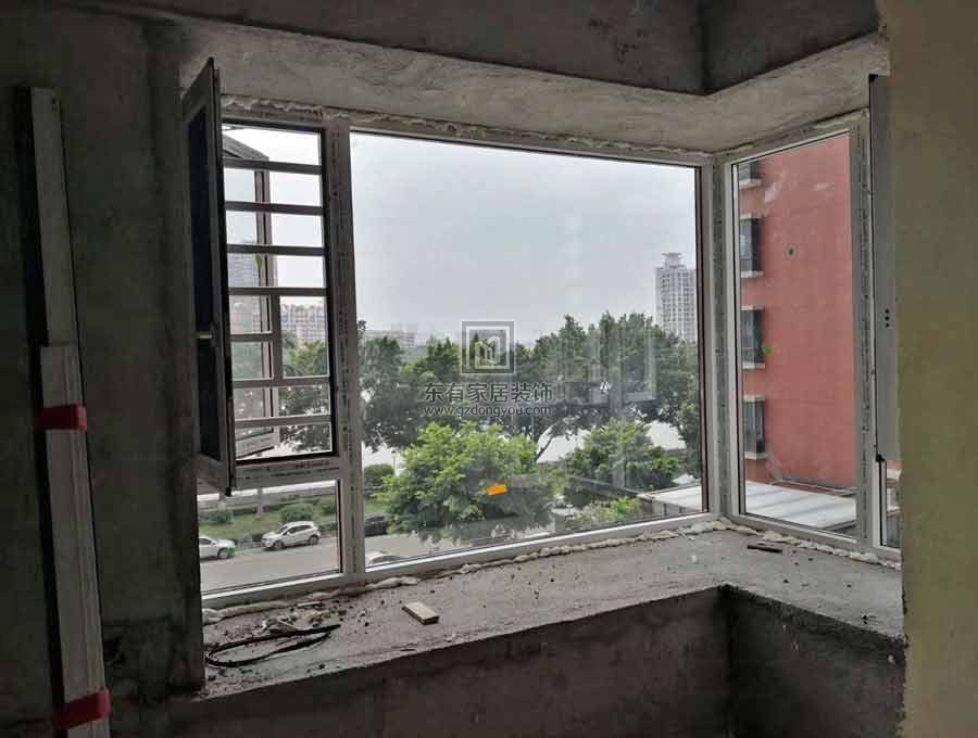 富力廣場北區雙色斷橋窗紗一體平開窗
