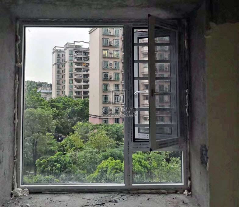 富力廣場北區雙色斷橋窗紗一體平開窗