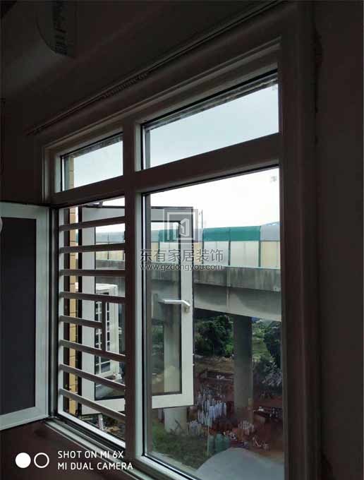 鋁合金斷橋窗紗一體白色平開窗