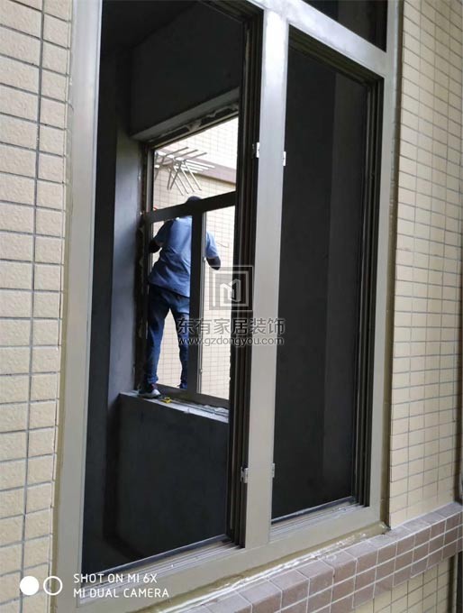 香檳色雅居樂富春山居55斷橋平開窗
