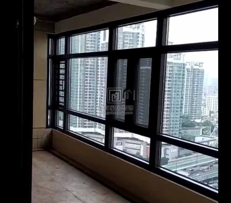 電動蜂巢遮陽簾-鋁合金封陽臺