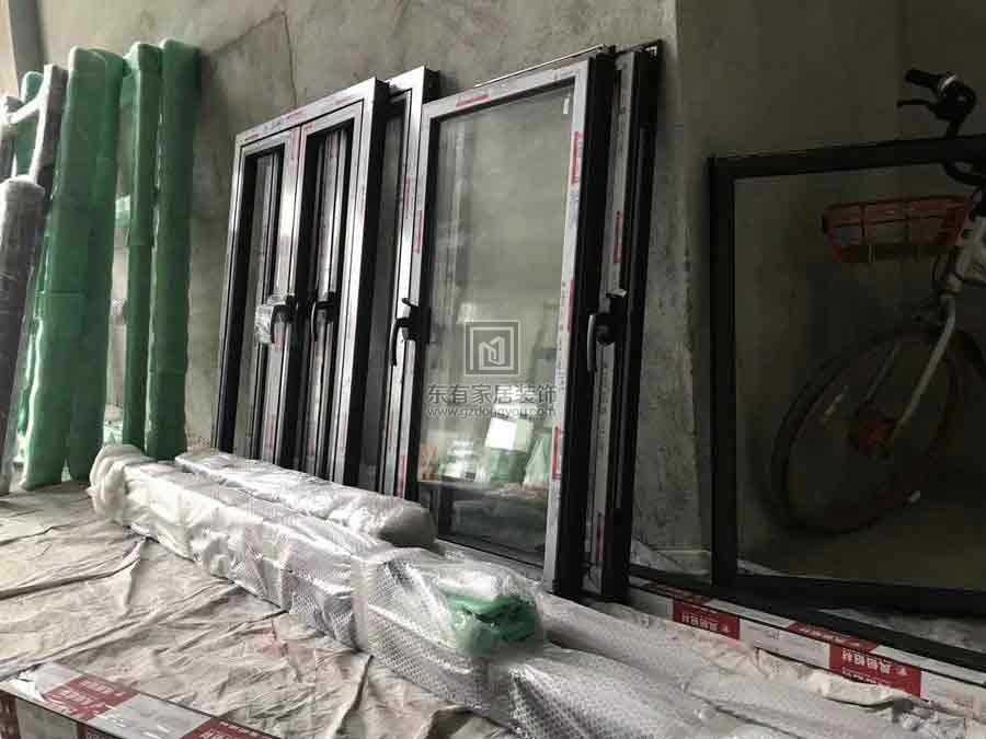 廣州花都區保利高爾夫郡別墅窗紗一體平開窗安裝實拍