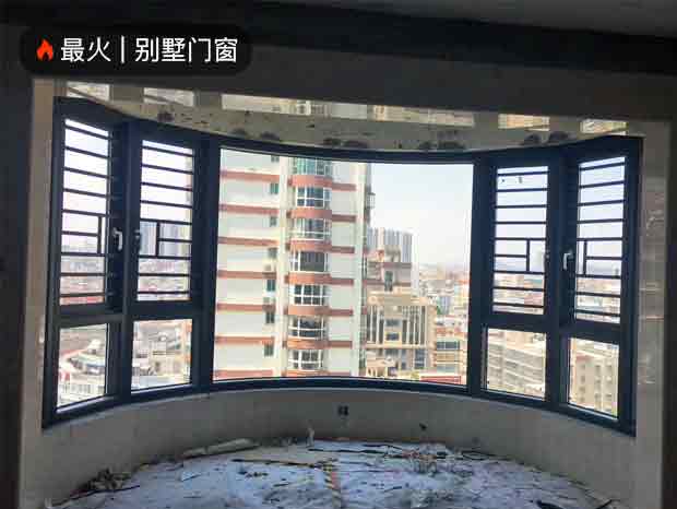 悅安花園獨特半圓弧風格異形門窗完美收尾