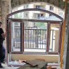 悅安花園獨特半圓弧風格異形門窗完美收尾