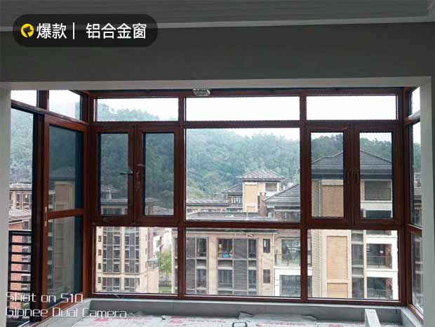 豪華三軌帶紗推拉門、鋁合金推拉窗、平開門