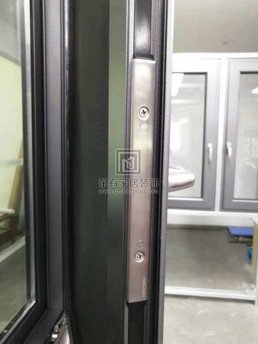 豪華三軌帶紗推拉門、鋁合金推拉窗、平開門