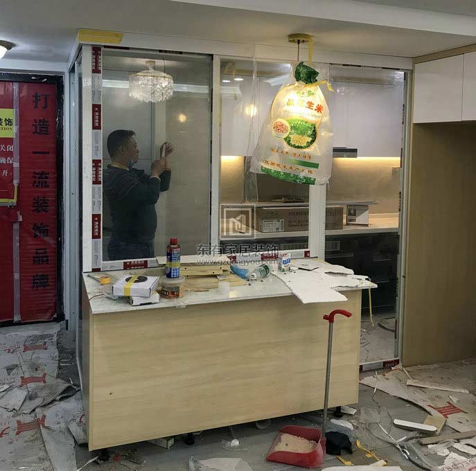 荔灣區廣鋼金融街全屋鋁合金門窗-開放式廚房隔斷