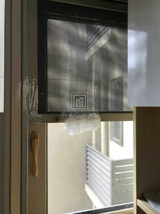 鋁合金窗紗一體門窗安裝實拍