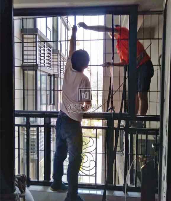 御湖灣陽臺(tái)封重型趟窗，推拉輕松順暢手感非常好