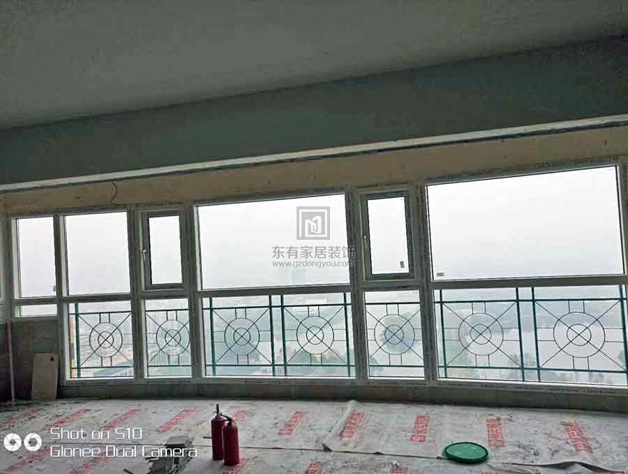 不銹鋼玻璃陽(yáng)臺(tái)欄桿 LG-090