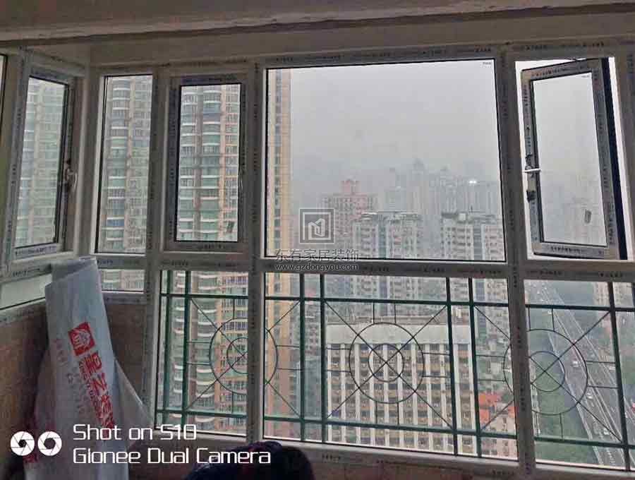 不銹鋼玻璃陽(yáng)臺(tái)欄桿 LG-090