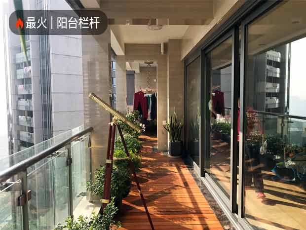 天鑾全屋項(xiàng)目、不銹鋼藝術(shù)屏風(fēng)、不銹鋼玻璃陽臺欄桿、鋁合金重形推拉門 LG-091