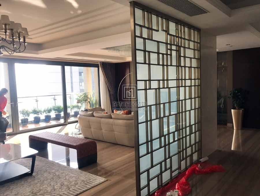 天鑾全屋項(xiàng)目、不銹鋼藝術(shù)屏風(fēng)、不銹鋼玻璃陽(yáng)臺(tái)欄桿、鋁合金重形推拉門(mén) LG-091