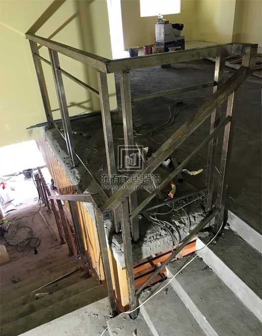 不銹鋼鍍白色樓梯扶手科學城科翔路周先生家不銹鋼烤漆樓梯扶手 FS-073
