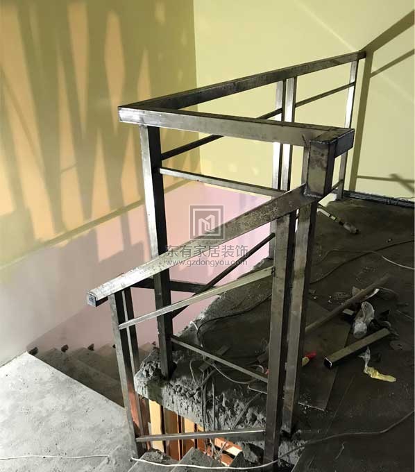 不銹鋼鍍白色樓梯扶手科學城科翔路周先生家不銹鋼烤漆樓梯扶手 FS-073