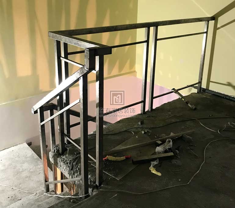 不銹鋼鍍白色樓梯扶手科學城科翔路周先生家不銹鋼烤漆樓梯扶手 FS-073