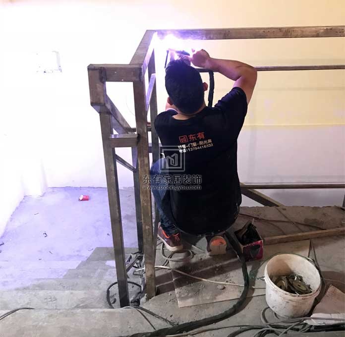 不銹鋼鍍白色樓梯扶手科學城科翔路周先生家不銹鋼烤漆樓梯扶手 FS-073
